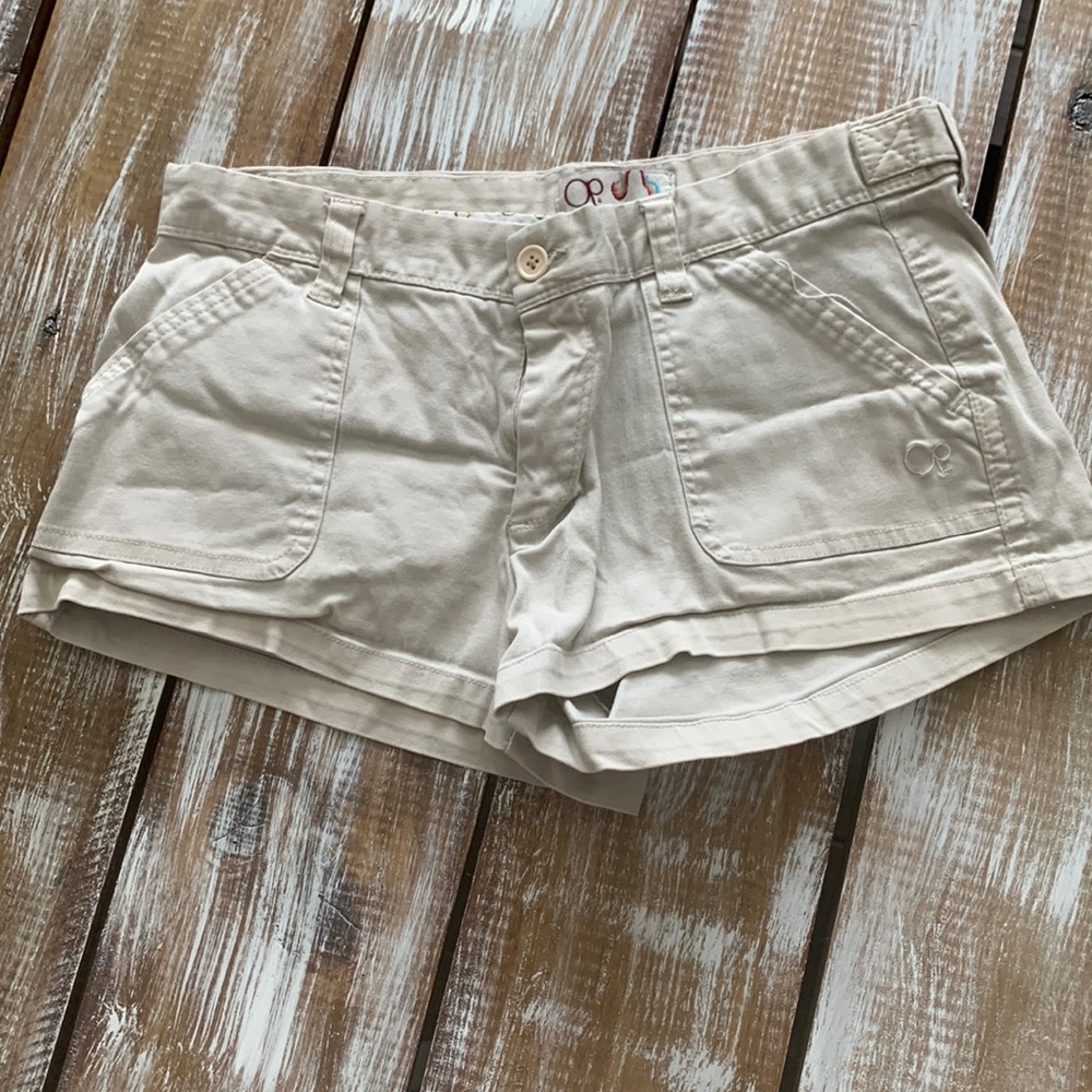 Cream short shorts